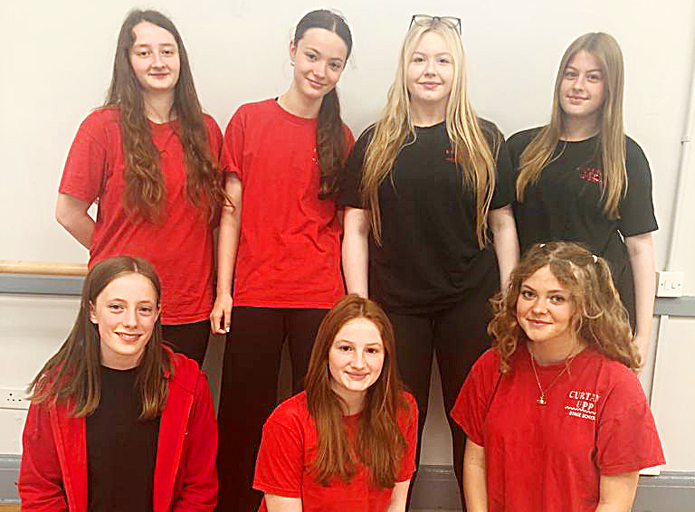 Curtain Upp dance assistants